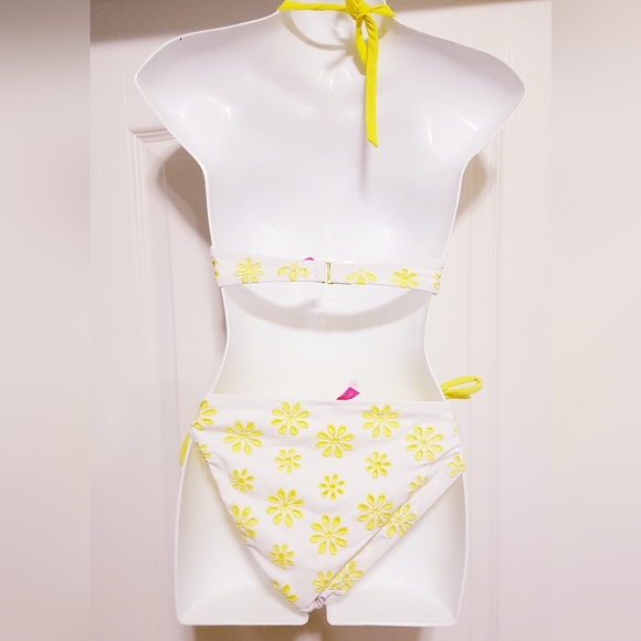 Victoria's Secret bikini - Picture 2 of 4